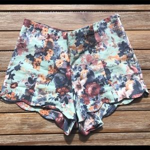 High-waisted floral shorts